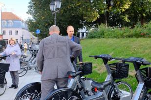Hiiumaa omavalitsuse esindajad tutvusid Tartu rattaringlusega