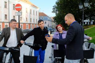 Hiiumaa omavalitsuse esindajad tutvusid Tartu rattaringlusega