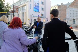 Hiiumaa omavalitsuse esindajad tutvusid Tartu rattaringlusega