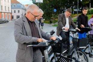 Hiiumaa omavalitsuse esindajad tutvusid Tartu rattaringlusega
