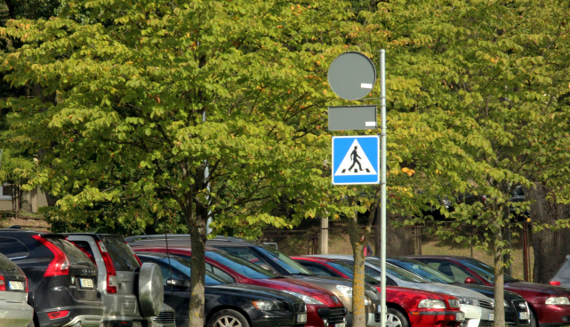 Parkivad autod Tartu kesklinnas