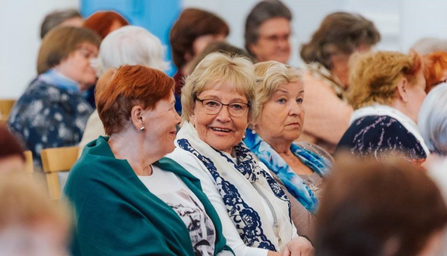 Väärikate ülikooli lõpuaktus mais 2022.