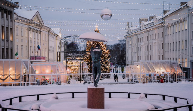 Uisuväljak Tartu raeplatsil on avatud veel pühapäevani 