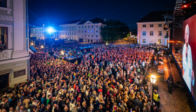 Suudlevale Tartule tuli tuhandeid pealtvaatajaid