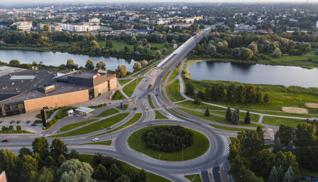 Vaade Sõpruse ringristmikule Sõpruse puiestee poolt.