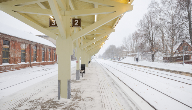 Tartu raudteejaam sai täna uuendatud platvormi ja renoveeritud tunneli, mis pakub nii lapsevankri, ratastooli kui ka rataste-kelkudega liikujatele mugavamat teekonda rongist jaama