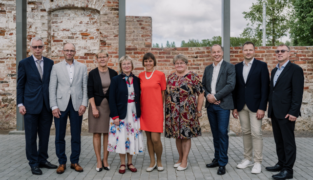 Fotol dr Toomas Kariis, kaasprof Tanel Laisaar, prof Tuuli Metsvaht, prof Pille Taba, prof Kristiina Rull, kaasprof Pilvi Ilves, dr Marko Murruste, dr Alar Irs, dr Alo Rull. 