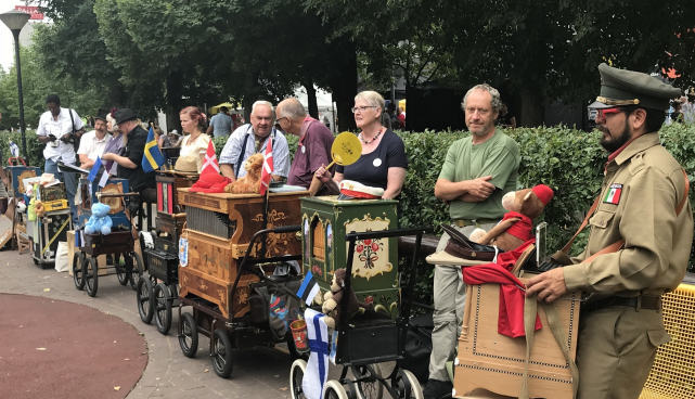 Väntorelite kontsert Tartu linnatänaval