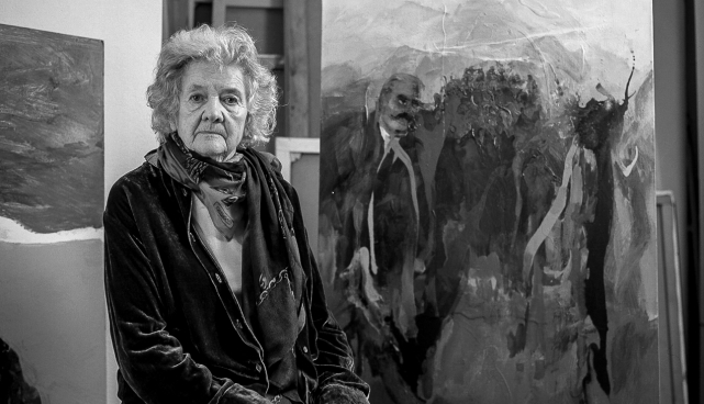 Lola Liivat oma ateljees 2017. aastal 