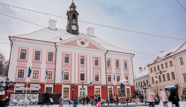 Raekoja uisuväljak