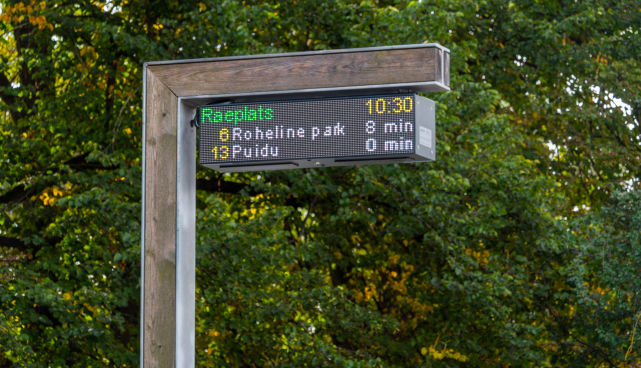 Tartu uus bussitabloo hakkab näitama senisest täpsemat busside saabumise aega.
