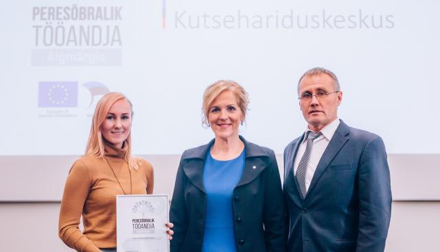 Foto algmärgise üleandmisest.