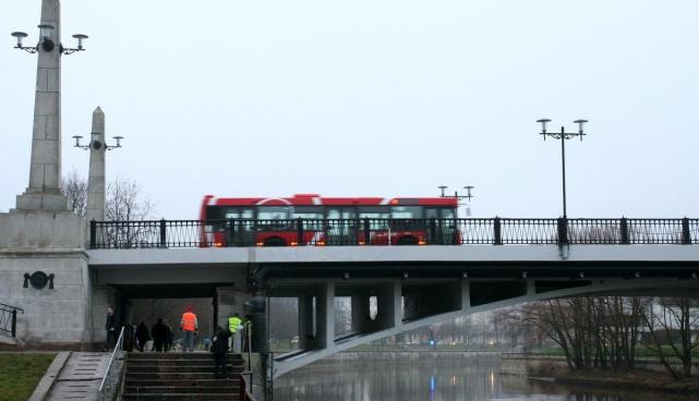 Buss Võidu sillal