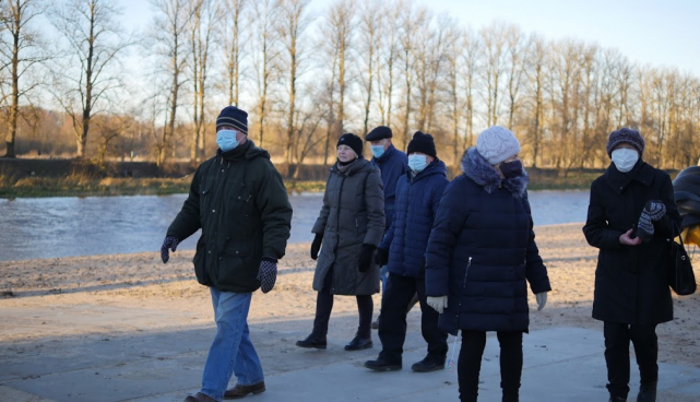 eakad kõndimas