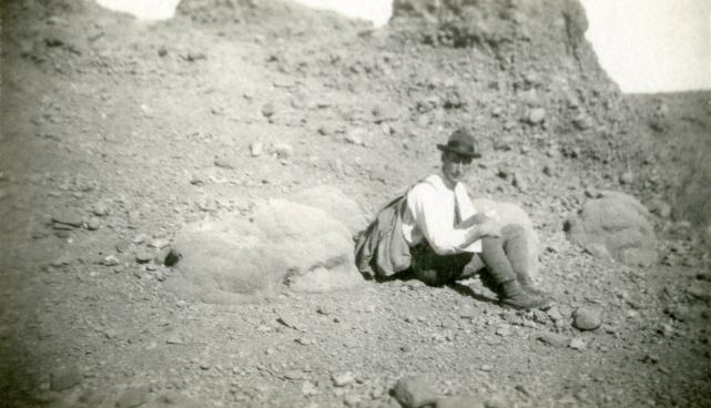 Teodor Lippmaa 1929. aastal Põhja-Aafrikas. 