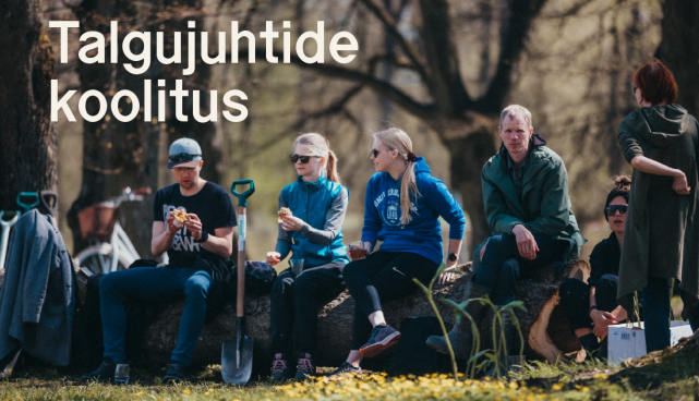 Talgulised istuvad puhkehetkel puunotil ja ootavad uut pädevat talgujuhti.